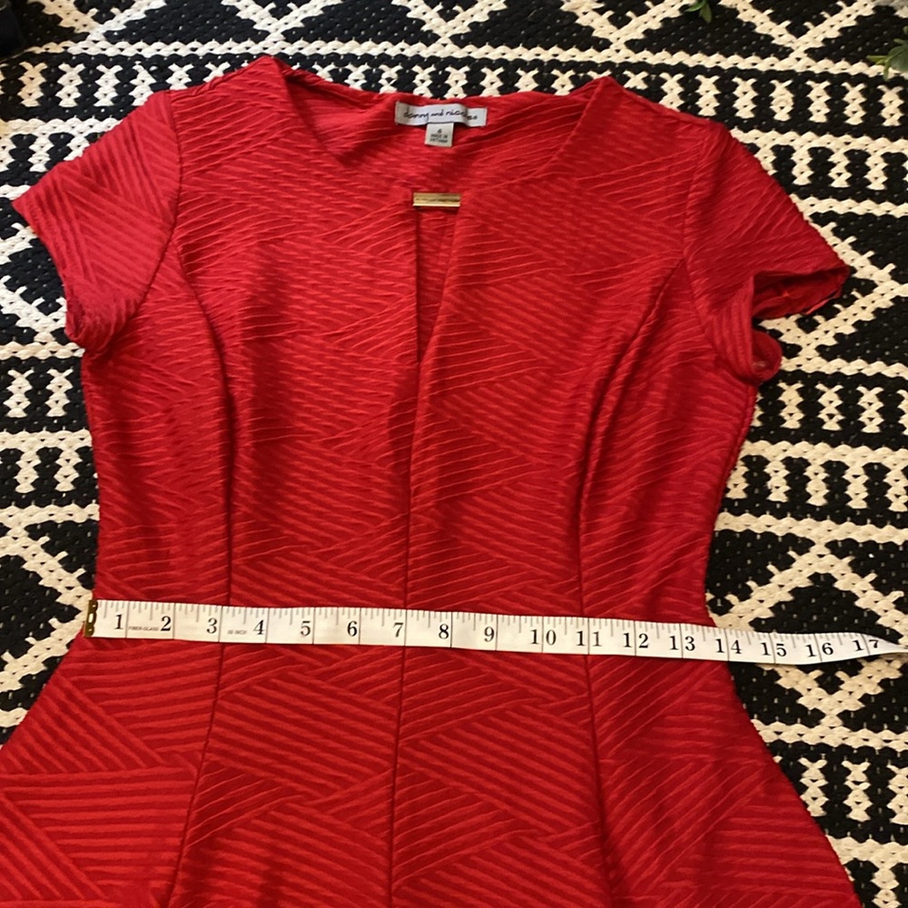 Red Dress - Picture 4 of 7